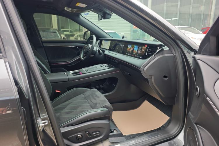 Used VOYAH FREE 2025 318 259 km All-Wheel-Drive Exploration Edition Interior 4