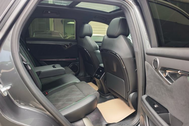 Used VOYAH FREE 2025 318 259 km All-Wheel-Drive Exploration Edition Interior 6