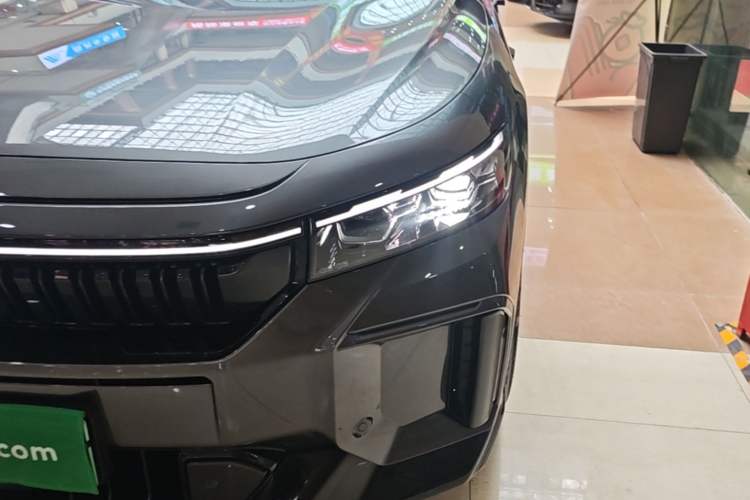 Used VOYAH FREE 2025 318 259 km All-Wheel-Drive Exploration Edition Left Front Headlight