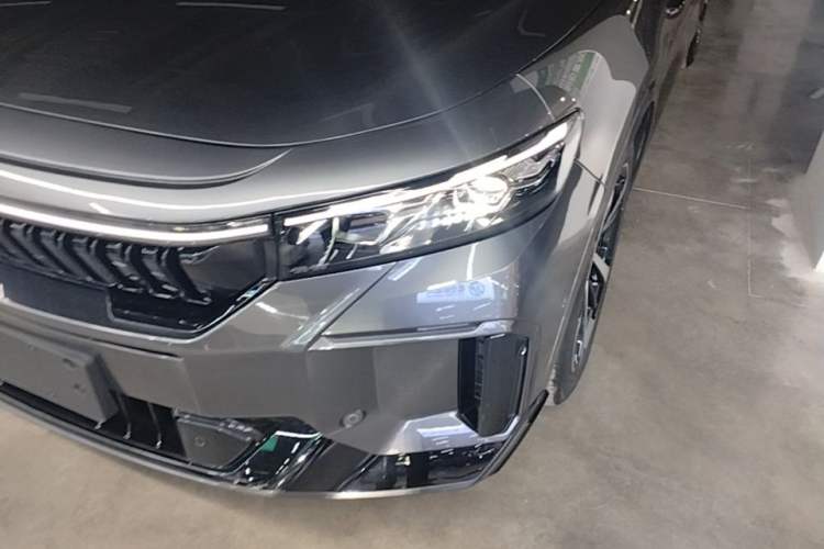 Used VOYAH FREE 2025 318 259 km All-Wheel-Drive Exploration Edition Left Front Headlight