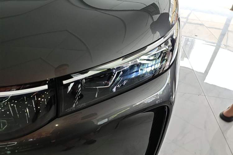 Used VOYAH FREE 2025 Model FREE+ Rear-Drive Qiankun Edition Left Front Headlight