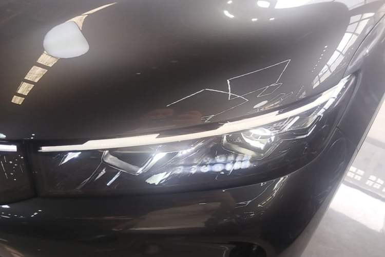 Used VOYAH FREE 2025 Model FREE+ Rear-Drive Qiankun Edition Left Front Headlight