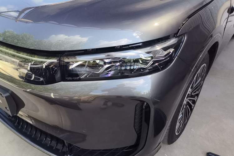 Used VOYAH FREE 2025 Model FREE+ Four-Wheel-Drive Qiankun Edition Left Front Headlight