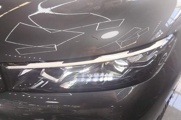 Used VOYAH FREE 2025 Model FREE+ Four-Wheel-Drive Qiankun Edition Left Front Headlight