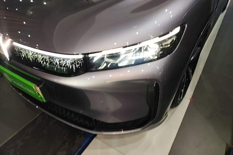Used VOYAH FREE 2025 Model FREE+ Four-Wheel-Drive Qiankun Edition Left Front Headlight