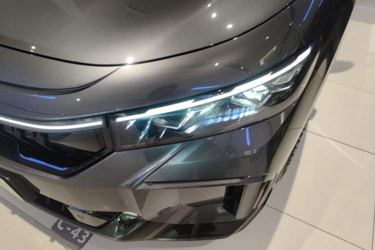 Used VOYAH FREE 2025 318 259 km All-Wheel-Drive Exploration Edition Left Front Headlight