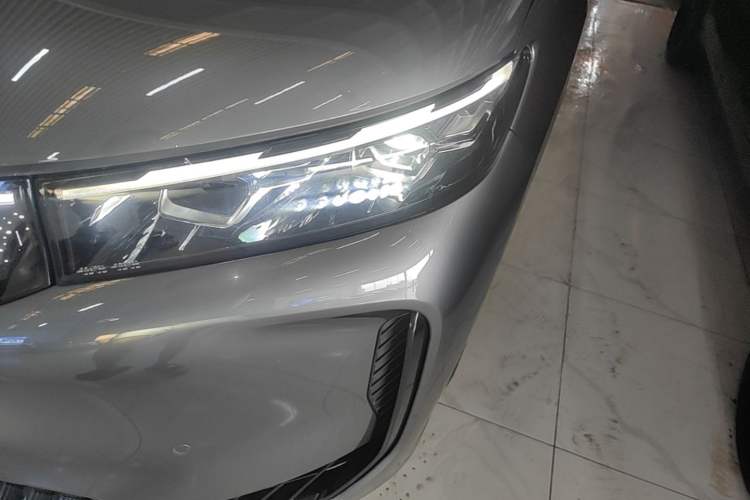 Used VOYAH FREE 2025 Model FREE+ Four-Wheel-Drive Qiankun Edition Left Front Headlight