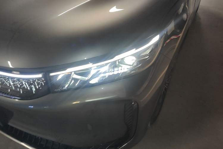 Used VOYAH FREE 2025 Model FREE+ Four-Wheel-Drive Qiankun Edition Left Front Headlight