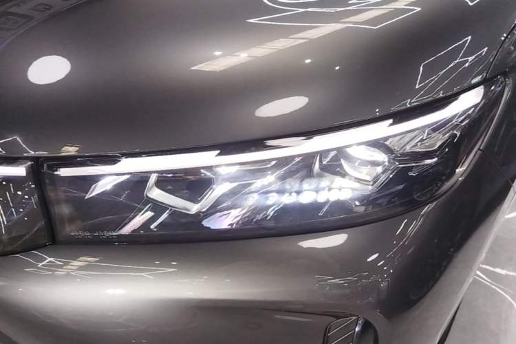 Used VOYAH FREE 2025 Model FREE+ Four-Wheel-Drive Qiankun Edition Left Front Headlight