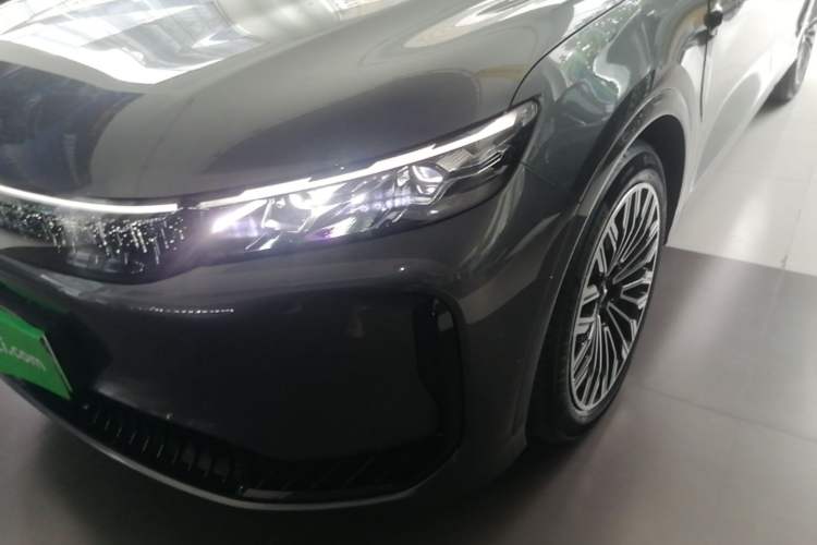 Used VOYAH FREE 2025 Model FREE+ Four-Wheel-Drive Qiankun Edition Left Front Headlight