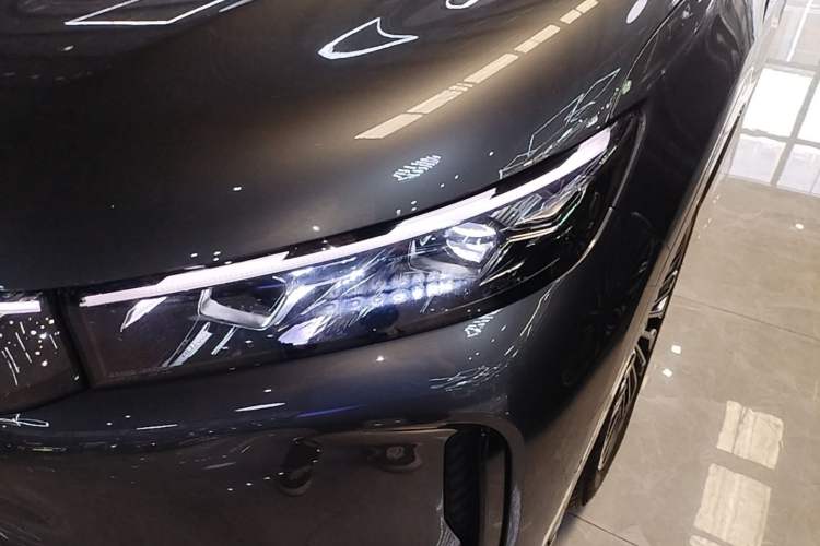 Used VOYAH FREE 2025 Model FREE+ Rear-Drive Qiankun Edition Left Front Headlight
