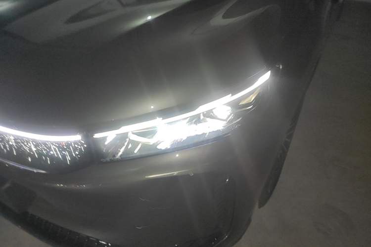Used VOYAH FREE 2025 Model FREE+ Four-Wheel-Drive Qiankun Edition Left Front Headlight