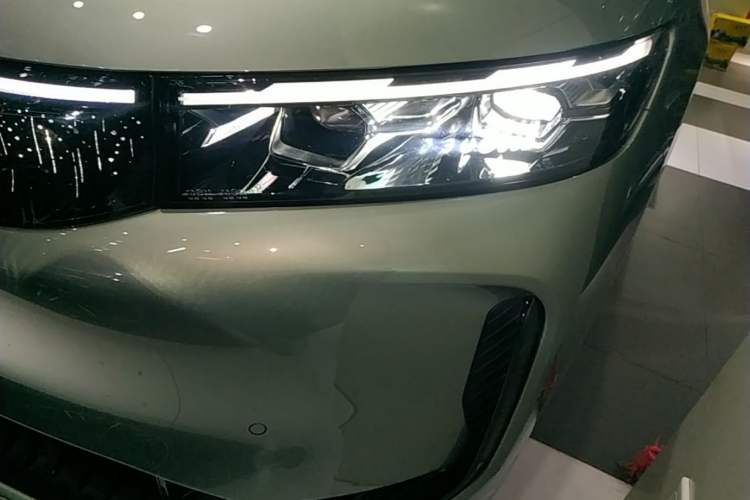 Used VOYAH FREE 2025 Model FREE+ Four-Wheel-Drive Qiankun Edition Left Front Headlight