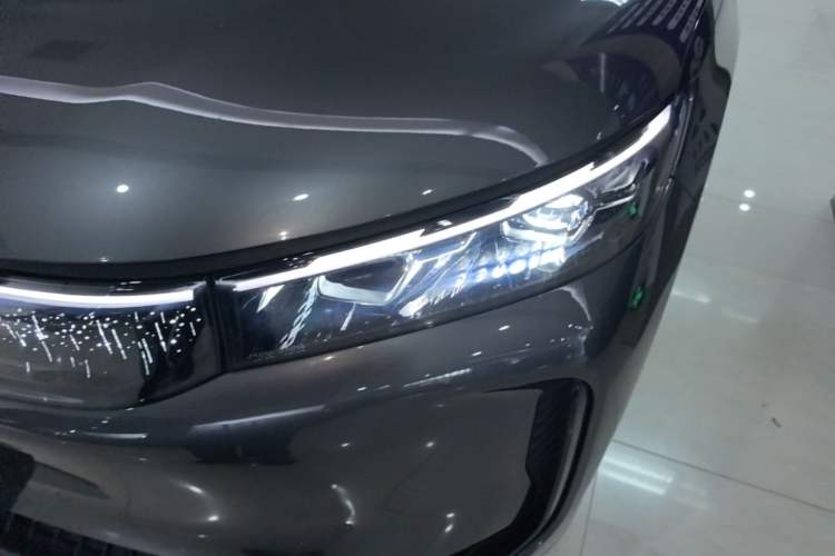 Used VOYAH FREE 2025 Model FREE+ Four-Wheel-Drive Qiankun Edition Left Front Headlight