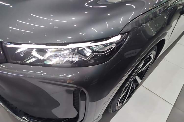 Used VOYAH FREE 2025 Model FREE+ Four-Wheel-Drive Qiankun Edition Left Front Headlight
