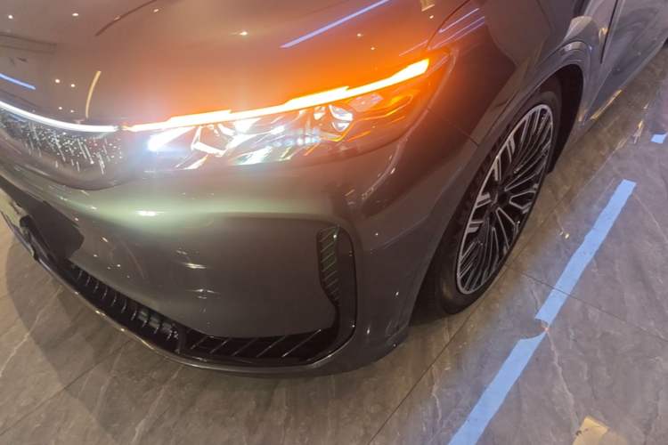 Used VOYAH FREE 2025 Model FREE+ Four-Wheel-Drive Qiankun Edition Left Front Headlight