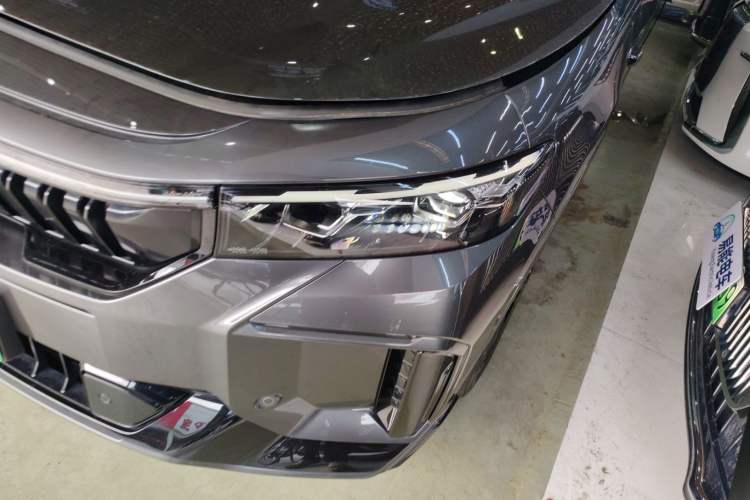 Used VOYAH FREE 2025 318 318 km Rear-Drive Touring Edition Left Front Headlight