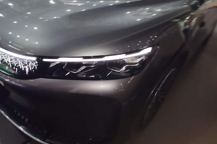 Used VOYAH FREE 2025 Model FREE+ Four-Wheel-Drive Qiankun Edition Left Front Headlight