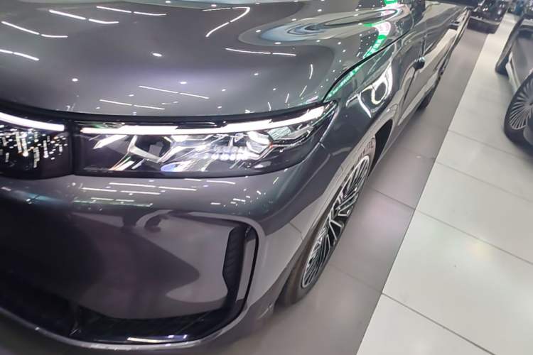 Used VOYAH FREE 2025 Model FREE+ Four-Wheel-Drive Qiankun Edition Left Front Headlight