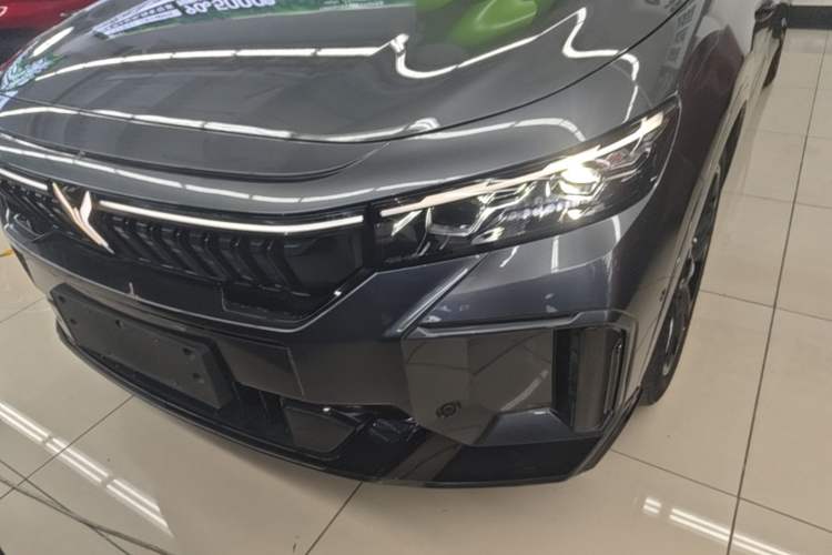 Used VOYAH FREE 2025 318 259 km All-Wheel-Drive Exploration Edition Left Front Headlight