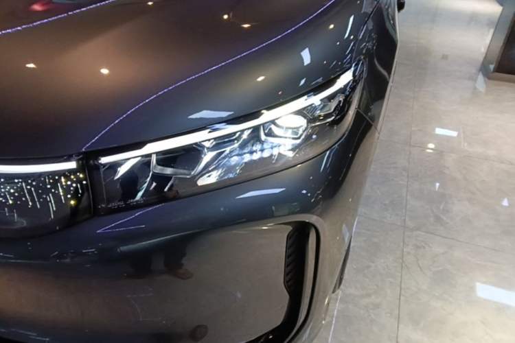 Used VOYAH FREE 2025 Model FREE+ Rear-Drive Qiankun Edition Left Front Headlight