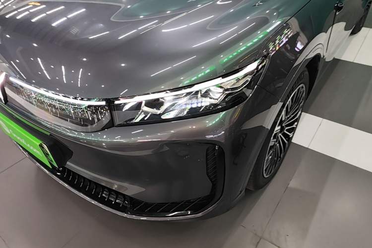 Used VOYAH FREE 2025 Model FREE+ Four-Wheel-Drive Qiankun Edition Left Front Headlight