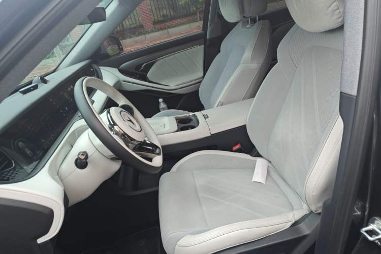 Used VOYAH FREE 2025 318 259 km All-Wheel-Drive Exploration Edition Left Front Seat