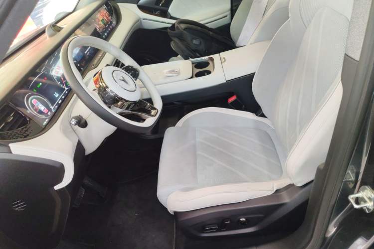Used VOYAH FREE 2025 318 318 km Rear-Drive Touring Edition Left Front Seat