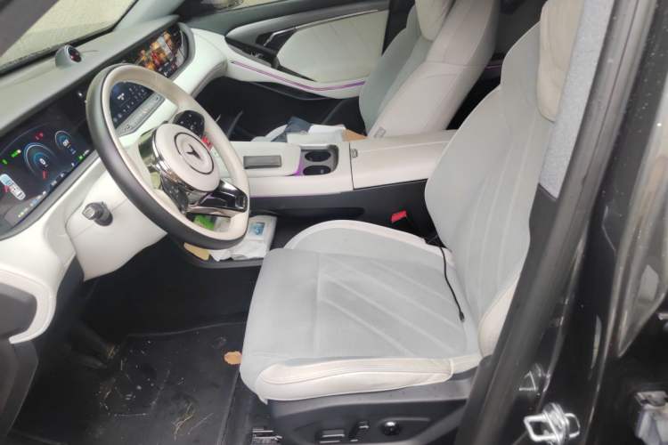 Used VOYAH FREE 2025 318 259 km All-Wheel-Drive Exploration Edition Left Front Seat