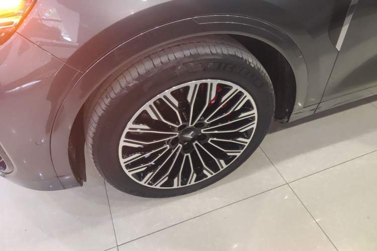 Used VOYAH FREE 2025 Model FREE+ Rear-Drive Qiankun Edition Left Front Wheel Hub