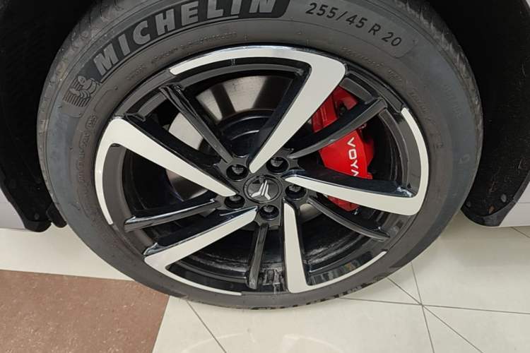 Used VOYAH FREE 2025 Model FREE+ Rear-Drive Qiankun Edition Left Front Wheel Hub