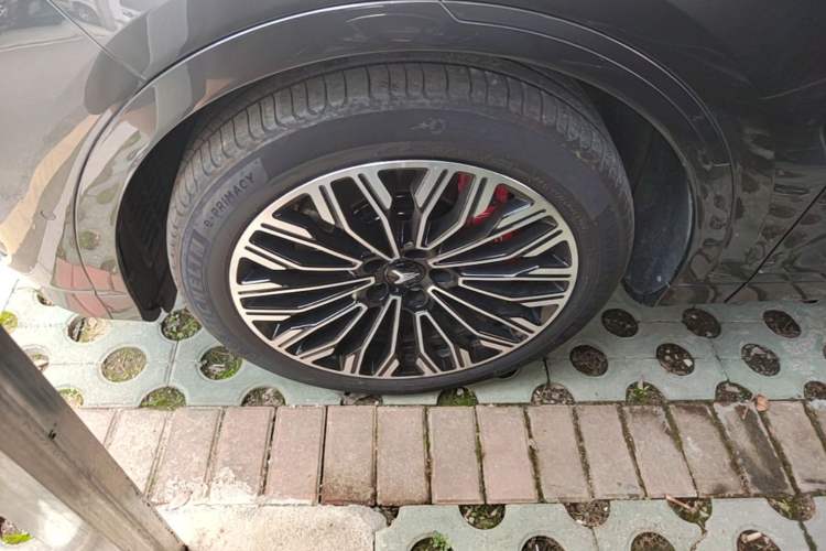 Used VOYAH FREE 2025 Model FREE+ Rear-Drive Qiankun Edition Left Front Wheel Hub