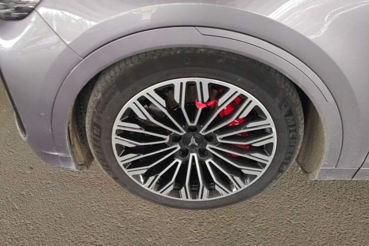 Used VOYAH FREE 2025 Model FREE+ Four-Wheel-Drive Qiankun Edition Left Front Wheel Hub