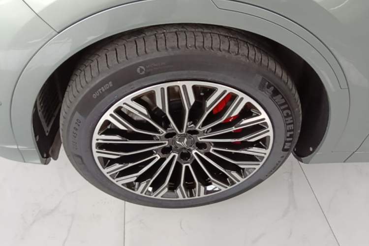 Used VOYAH FREE 2025 Model FREE+ Rear-Drive Qiankun Edition Left Front Wheel Hub