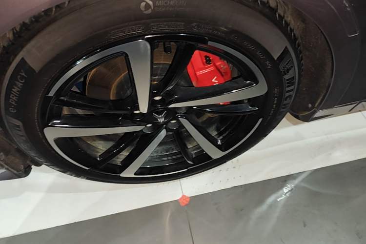 Used VOYAH FREE 2025 Model FREE+ Four-Wheel-Drive Qiankun Edition Left Front Wheel Hub