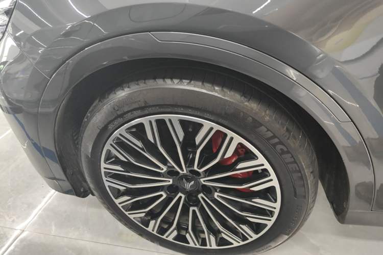 Used VOYAH FREE 2025 Model FREE+ Four-Wheel-Drive Qiankun Edition Left Front Wheel Hub