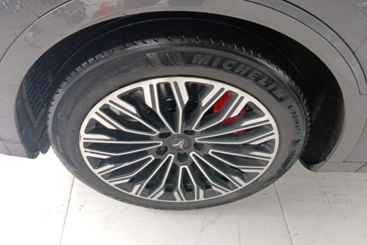 Used VOYAH FREE 2025 Model FREE+ Rear-Drive Qiankun Edition Left Front Wheel Hub