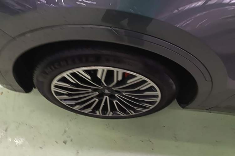 Used VOYAH FREE 2025 Model FREE+ Rear-Drive Qiankun Edition Left Front Wheel Hub