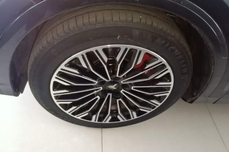 Used VOYAH FREE 2025 Model FREE+ Rear-Drive Qiankun Edition Left Front Wheel Hub
