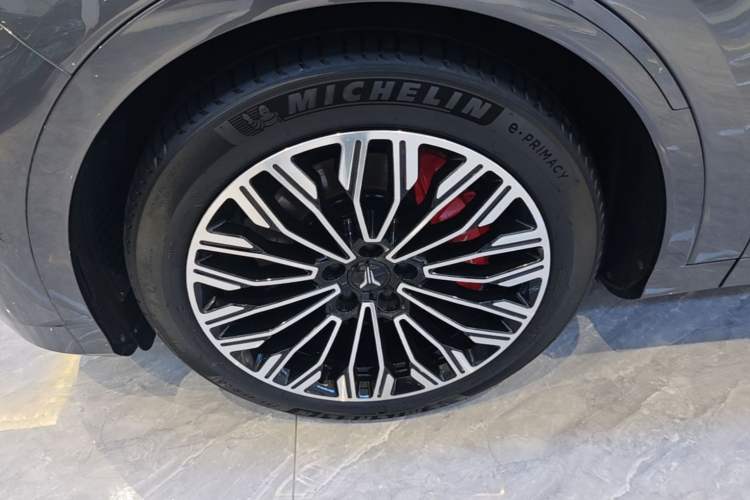 Used VOYAH FREE 2025 Model FREE+ Four-Wheel-Drive Qiankun Edition Left Front Wheel Hub