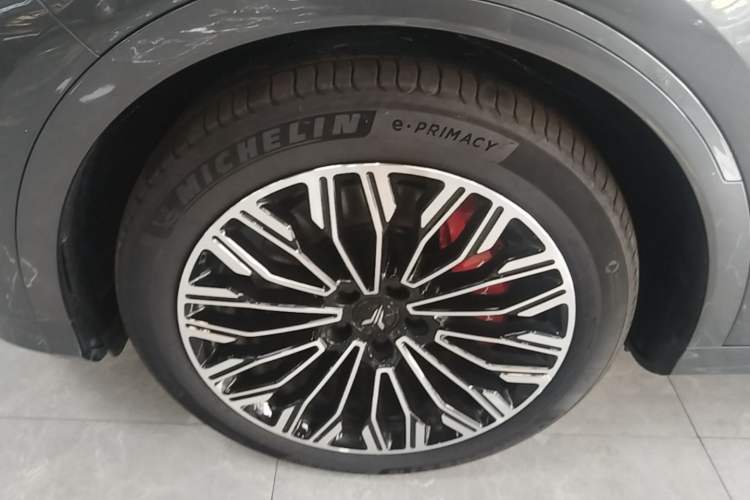 Used VOYAH FREE 2025 Model FREE+ Rear-Drive Qiankun Edition Left Front Wheel Hub
