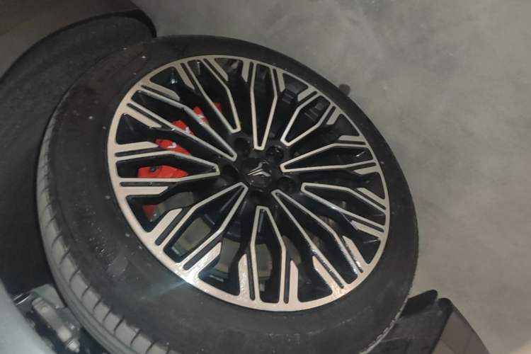 Used VOYAH FREE 2025 Model FREE+ Rear-Drive Qiankun Edition Left Front Wheel Hub