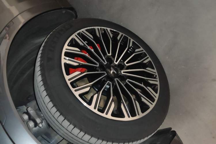 Used VOYAH FREE 2025 Model FREE+ Four-Wheel-Drive Qiankun Edition Left Front Wheel Hub