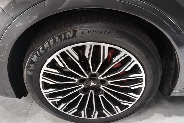 Used VOYAH FREE 2025 Model FREE+ Four-Wheel-Drive Qiankun Edition Left Front Wheel Hub