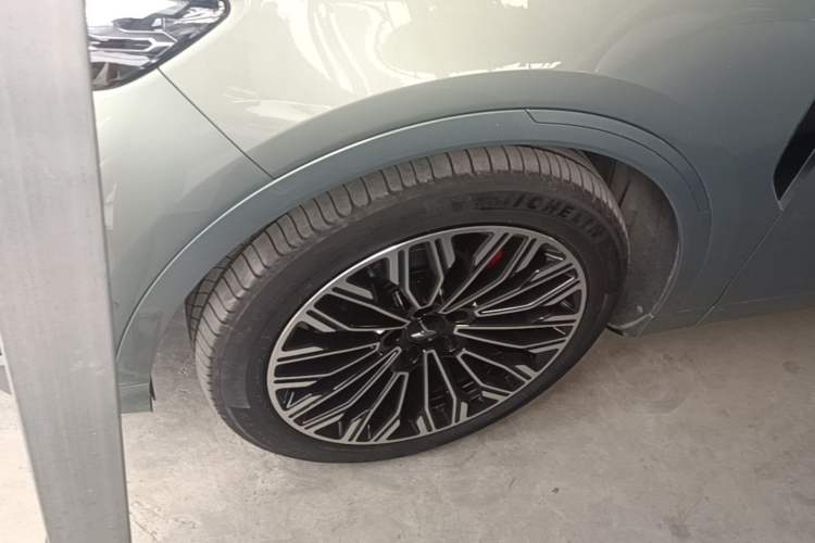 Used VOYAH FREE 2025 Model FREE+ Rear-Drive Qiankun Edition Left Front Wheel Hub
