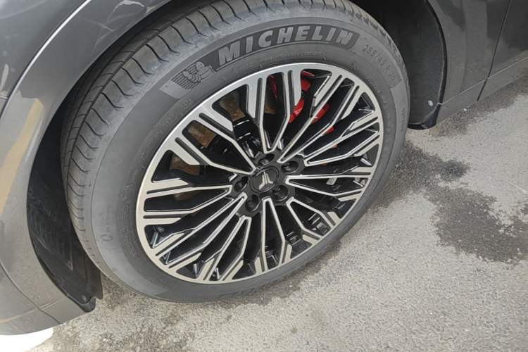 Used VOYAH FREE 2025 Model FREE+ Rear-Drive Qiankun Edition Left Front Wheel Hub