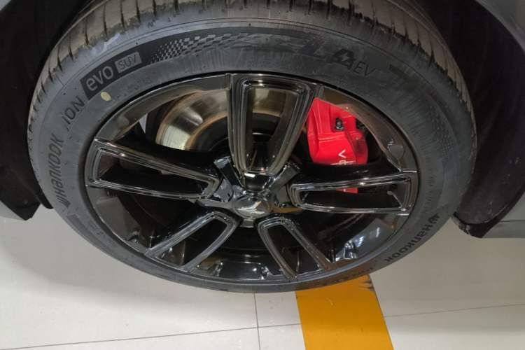 Used VOYAH FREE 2025 318 318 km Rear-Drive Touring Edition Left Front Wheel Hub