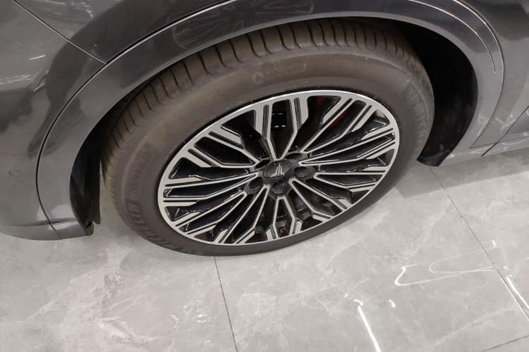 Used VOYAH FREE 2025 Model FREE+ Four-Wheel-Drive Qiankun Edition Left Front Wheel Hub