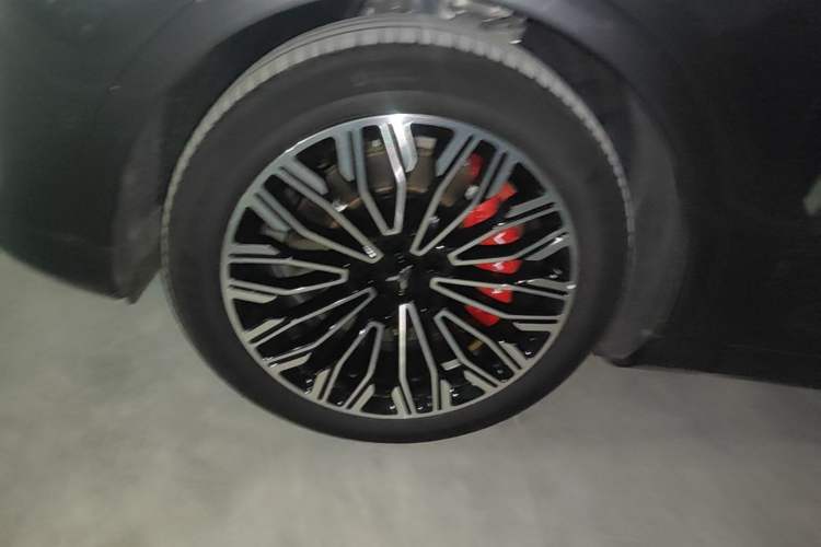 Used VOYAH FREE 2025 Model FREE+ Four-Wheel-Drive Qiankun Edition Left Front Wheel Hub