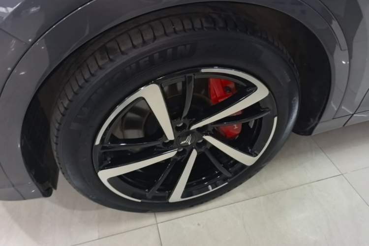 Used VOYAH FREE 2025 Model FREE+ Four-Wheel-Drive Qiankun Edition Left Front Wheel Hub